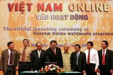Phó Thủ tướng Nguyễn Thiện Nhân phát lệnh chương trình Việt Nam Online.